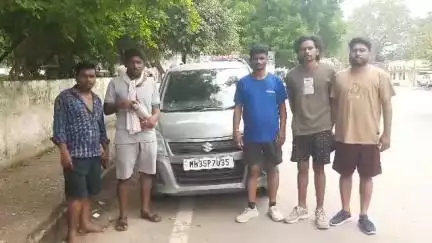 मुरैना नगर: मुरैना फ्लाईओवर पर नकली पुलिस बनकर नागपुर के दवा कारोबारियों से ₹2 हजार की ठगी, कोतवाली में शिकायत