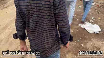 बच्चे का पता नहीं गौ माता के निकल रही थी जेर

Respect Girls help poor help animals 

#apsgurjar #viral #support #gwalior