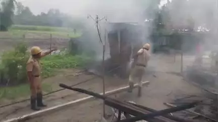 দিনহাটা ২: চৌধুরীহাট গ্রাম পঞ্চায়েতের খিতাবের কুঠি এলাকায় এক ব্যক্তির বাড়িতে আগুন লাগার ঘটনায় চাঞ্চল্য ছড়ালো