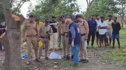रुद्रपुर: रुद्रपुर के गंगापुर रोड पर आम के पेड़ से लटका मिला युवक का शव, पुलिस ने कब्जे में लेकर पोस्टमार्टम के लिए भेजा