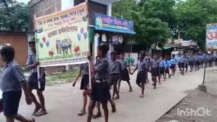 समुद्रपूर: गिरड येथे शाळेच्या पहिल्या दिवशी गावात प्रभातफेरी काढून जनजागृती करीत विद्यार्थ्यांचे करण्यात आले स्वागत
