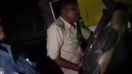 माधवगढ़ के पास नशे में धुत्त ASI का ट्रक से अवैध वसूली करते वीडियो वायरल, ASP ने किया लाइन अटैच