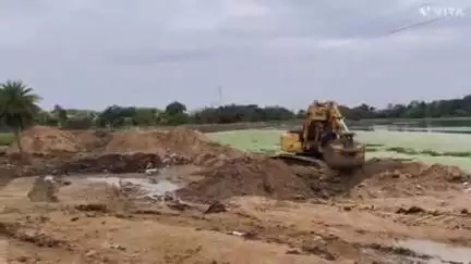 निवाड़ी: निवाड़ी में छोटे तालाब पर बारिश के दौरान काम करने से कम हुआ कैचमेंट एरिया, रहवासियों का विरोध