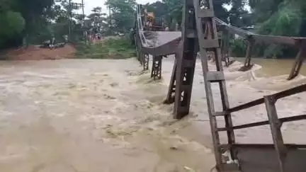 শিলচর: জলস্রোত বেড়ে ভাঙ্গারপারে হারাঙ্গ নদীতে যাত্রীপারাপার বন্ধ,যাতায়াতে বিচ্ছিন্ন প্রায় ৬ লক্ষ মানুষ