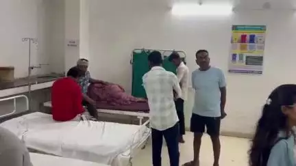 खातेगांव: दूलवा फाटे के पास बस और कंटेनर की भिड़ंत में कंटेनर चालक की मौत