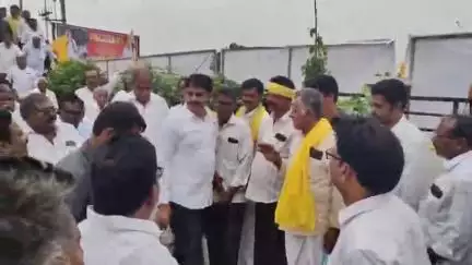 మార్టూరు చేరుకున్న టీడీపీ జాతీయ ప్రధాన కార్యదర్శి, విద్యాశాఖ మంత్రి నారా లోకేష్, స్వాగతం పలికిన ఎమ్మెల్యే, మంత్రులు