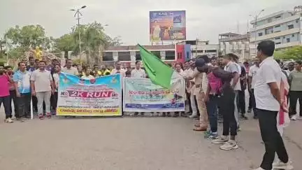 సిరిసిల్ల: మాదక ద్రవ్యాల దుర్వినియోగం అక్రమరవాణాపై అవగాహన వారోత్సవాల సందర్భంగా జిల్లా కేంద్రంలో 2కే రన్
