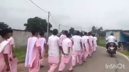 लातेहार: नशा मुक्ति अभियान के तहत नर्सिंग कॉलेज की छात्राओं ने सदर अस्पताल से निकाली जागरूकता रैली