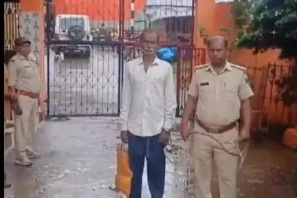 सूरजगढ़: कजरा सोलर पावर प्लांट के पीछे पुलिस ने महुआ शराब के साथ तस्कर को गिरफ्तार कर कोर्ट में पेश किया