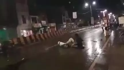 औरैया: सुभाष चौराहे के समीप दो लोगों में हुई मारपीट, वीडियो हुआ वायरल