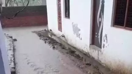 ललितपुर: शहर में बारिश के कारण कई स्थानों पर हुआ जलभराव, घर के बाहर पानी भर जाने से लोग परेशान #jansamasya