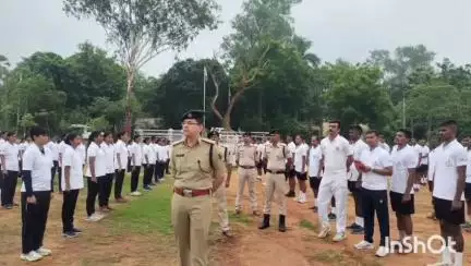 मुंगेर: पुलिस अधीक्षक सैयद इमरान मसूद ने नवनियुक्त सिपाहियों के पीटी का जायजा लिया
