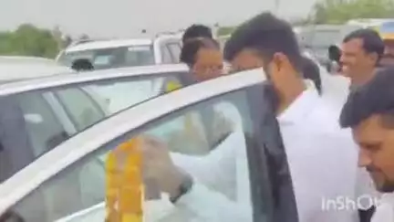 भभुआ: कैमूर पहुंचे बसपा के नेशनल कोऑर्डिनेटर और राज्यसभा सांसद रामजी गौतम का जिप सदस्य एवं कार्यकर्ताओं ने किया स्वागत