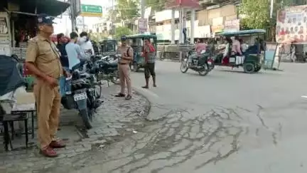 बाजपुर थाना प्रशासन ने किया ट्रैफिक कंट्रोल लोगों को किया गाइडेंस.. Vineet Singh reporter Uttarakhand bajpur.....