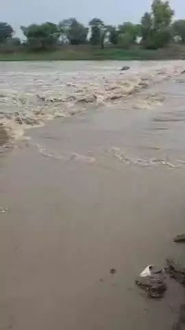 तालबेहट: पिछले 36 घंटे से हो रही मूसलाधार बारिश के कारण शहजाद नदी उफान पर, बांसी से बार और मध्य प्रदेश को जोड़ने वाला मार्ग बंद