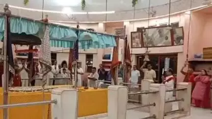 खंडवा नगर: खंडवा के दादाजी धूनी वाले मंदिर में मंगला आरती का हुआ भव्य आयोजन