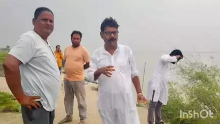 রতুয়া ১: মহানন্দাটোলার ভাঙ্গন কবলিত এলাকা পরিদর্শন করে কেন্দ্রীয় সরকারের বিরুদ্ধে ক্ষোভ তৃণমূল নেতৃত্বের