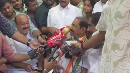 കണ്ണൂർ: ആരുടെ മുന്നിലും വാതിൽ അടച്ചിട്ടില്ല, നിലമ്പൂരിൽ സർക്കാർ വിരുദ്ധ വികാരമെന്ന് KPCC പ്രസിഡന്റ് DCC ഓഫീസിൽ പറഞ്ഞു