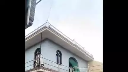शिवपुरी नगर: फतेहपुर में महाकाल होटल के पास मकान पर गिरी आकाशीय बिजली, मकान हुआ क्षतिग्रस्त