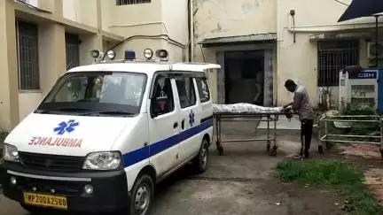 जबलपुर: कार दुर्घटना में घायल युवक की अस्पताल में मौत, क्षेत्र में डिवाइडर बन रहे हादसे का कारण