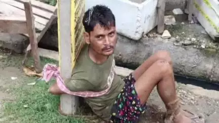 महाराजगंज: परतावल वार्ड नंबर 15 में बैटरी चुराते समय चोर को पकड़ा गया, लोगों ने उसे खंभे से बांधा