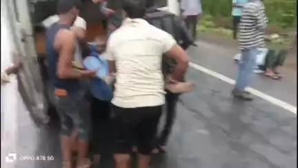 राजगढ़: राजगढ़ में भीषण सड़क हादसे में दो ट्रक टकराए, एक ड्राइवर की मौत और पांच घायल