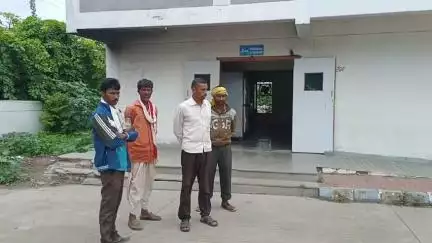 बुरहानपुर नगर: बुरहानपुर के इच्छापुर में बोरिंग मशीन से गिरने से मजदूर की मौत, जिला अस्पताल में हुआ पोस्टमार्टम
