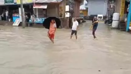 पीपलदा: इटावा में मूसलाधार बारिश से सड़कें बनी तालाब व घरों में पानी घुसा, प्रशासन अलर्ट