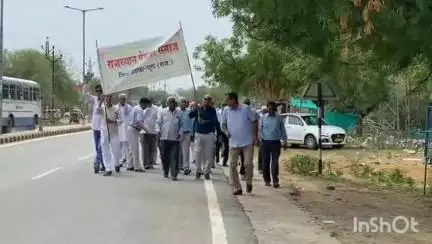 चूरू: राजस्थान पेंशनर समाज चूरू ने अपनी मांगों को लेकर जिला कलेक्टर को दिया ज्ञापन