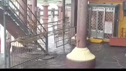 शिरोळ: नृसिंहवाडी येथील दत्त मंदिर परिसरातील पाणीपातळी घटली,पहिला चढता दक्षिण द्वार सोहळा लांबणीवर