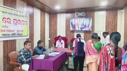 ନୂଆପଡା: ଖରିଆର: ଖୁଦପେଜ ପଞ୍ଚାୟତରେ ଅଭିଯୋଗ ଶୁଣାଣି ଶିବିର ତଥା ଗାଁରେ ପ୍ରଶାସନ କାର୍ଯ୍ୟକ୍ରମ ଅନୁଷ୍ଠିତ