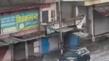 सीकर: सालासर बस स्टैंड सहित शहर के कई इलाकों में तेज बारिश के बाद हुआ जल भराव, दुकानों और मकानों में घुसा बरसात का पानी
