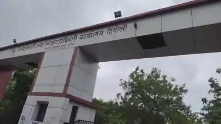 हिंगोली: जिल्हाधिकारी कार्यालय येथे,आ.बाळापूर येथे स्मशानभूमीसाठी जिवंत प्रेत आंदोलन #Jansamasya