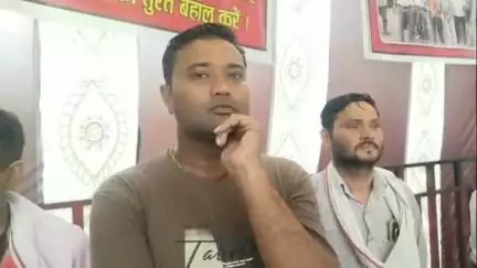 मनगवां: बिजली विभाग के मीटर रीडरों का अनशन जारी, आमरण अनशन पाँचवें दिन भी जारी