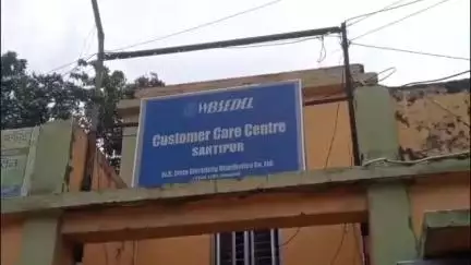 শান্তিপুর: প্রিপেইড মিটার খুলে নেওয়ার দাবি জানিয়ে শান্তিপুর বিদ্যুৎ দপ্তরে দরবার শান্তিপুরের প্রাক্তন বিধায়ক অরিন্দম ভট্টাচার্য্যর