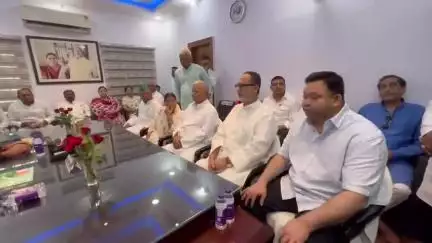 आज आदरणीय लालू प्रसाद यादव जी ने राष्ट्रीय जनता दल के राष्ट्रीय अध्यक्ष पद के लिए नामांकन किया

#LaluYadav 
#RJD #Bihar