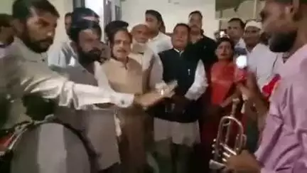 पूर्व दर्जा प्राप्त मंत्री स्वराज जीवन ने नवनियुक्त नगर  आयुक्त का किया जोशीला स्वागत समर्थकों में देखा गया उत्साह