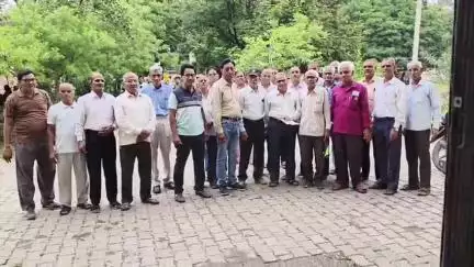 बेगुं: राजस्थान पेंशनर समाज उपशाखा बेगू ने अपनी मांगों को लेकर बेगू के नायब तहसीलदार को प्रधानमंत्री के नाम ज्ञापन सौंपा