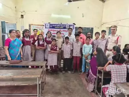 ఖాజీపేట: మత్తు ద్రవ్య నిరోధక అవగాహన వారోత్సవం సందర్భంగా,  డీసీపీ సెంట్రల్ జోన్ అధికారిని షైక్ సలీమ  దర్గా పాఠశాలలో పాల్గొన్నారు