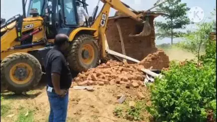 कोरबा: बालको रिसदी मुख्य मार्ग के किनारे हुए अतिक्रमण को प्रशासन ने हटाया, लोगों की शिकायत पर की गई कार्रवाई