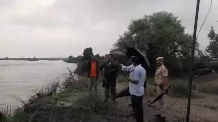 किशनगंज: किशनगंज विधानसभा क्षेत्र में लगातार भारी बारिश जारी, कलेक्टर व एसपी ने प्रभावित क्षेत्रों का दौरा कर लिया जायजा