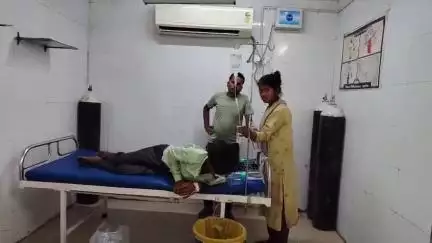 महोबा: बिलखी गांव के एक युवक ने अज्ञात कारणों से किया जहरीले पदार्थ का सेवन, जिला अस्पताल में उपचार जारी