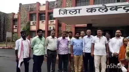 दौसा: जड़ाव फाटक की पास की आधादर्जन कॉलोनी वासियों ने रेलवे द्वारा बंद रास्ते को खोलने की मांग को लेकर सोपा ज्ञापन#jansmsya