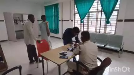 विदिशा नगर: बारिश से बचने के लिए तिरपाल डालते समय युवक हाईटेंशन लाइन की चपेट में आया, अस्पताल में हुई मौत, पोस्टमार्टम हुआ
