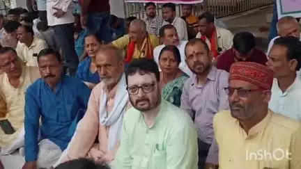 जमुई: अंबेडकर प्रतिमा स्थल पर भाजपा ने धरना दिया, लालू यादव पर अंबेडकर की अवमानना का आरोप लगाया