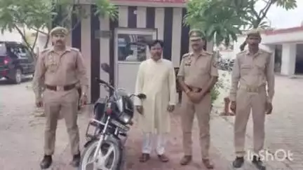 कोतवाली नगर पुलिस टीम ने चोरी की मोटरसाइकिल के साथ थानाक्षेत्र से एक अभियुक्त को किया गिरफ्तार
