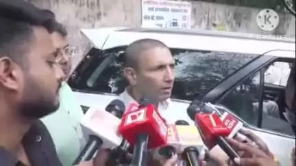 हुज़ूर: भोपाल में युवक की हत्या पर गरमाई सियासत,  कांग्रेस नेता जीतू पटवारी और दिग्विजय सिंह ने परिजनों से की मुलाकात