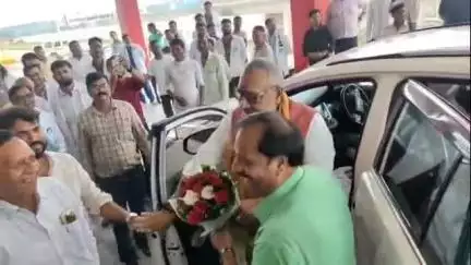 आदित्यपुर गम्हरिया: नेताजी सुभाष मेडिकल कॉलेज अस्पताल में केंद्रीय मंत्री गिरिराज सिंह नए प्रशासनिक भवन का उद्घाटन करने पहुंचे
