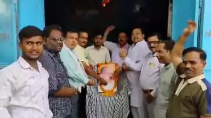 हाथरस: मुरसान गेट स्थित भाजपा कैंप कार्यालय में भाजपा पदाधिकारियों ने मनाया श्यामा प्रसाद मुखर्जी का बलिदान दिवस