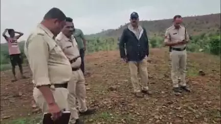 दमयंती नगर: राजनगर बायपास मार्ग पर दमयंती नगर पहाड़ी के पास मिला अज्ञात युवक का शव, क्षेत्र में फैली सनसनी
